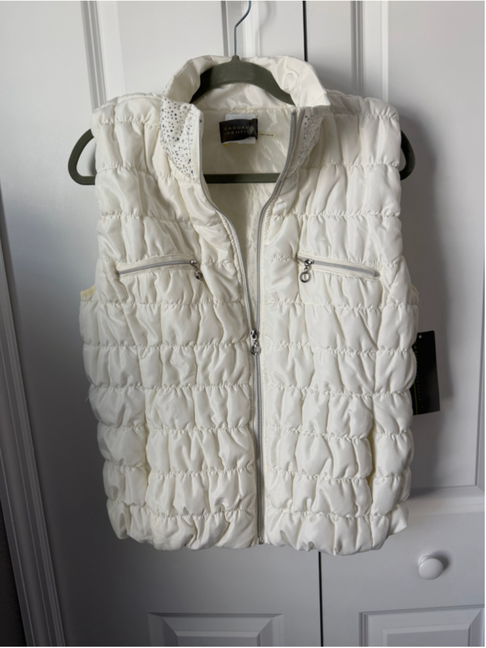Casual Identity White Quilted Puffer Vest with Rhinestones Size M New With Tags